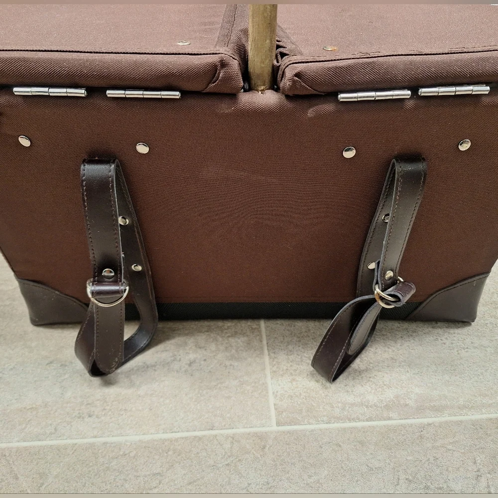 Picnic Time Picnic basket set- New with tags - Picture 5 of 7